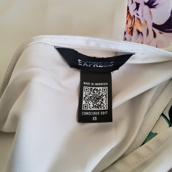 EXPRESS Halter Silky Satin Floral Top Size XS New - Picture 6 of 7